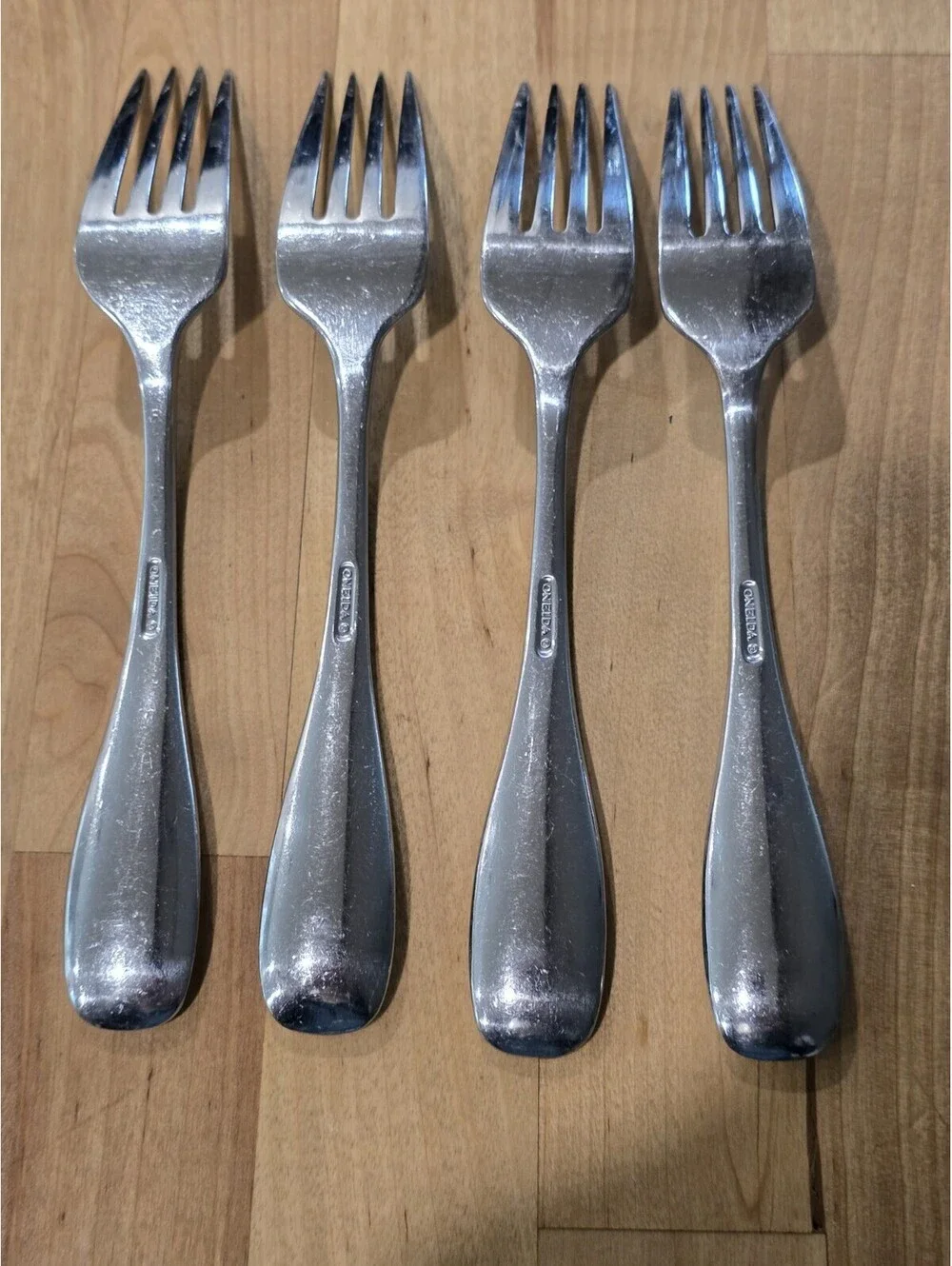 Oneida Voss Stainless Steel Glossy Dinner Forks 18/0 Vietnam Lot Of 4 Forks